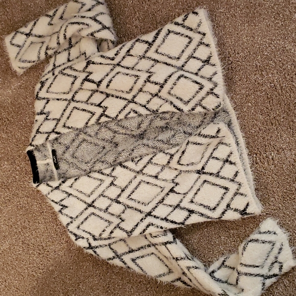 Avec Les Filles Black & White Eyelash Cardigan Size M - Picture 8 of 10